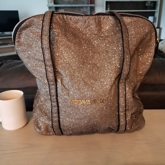 Victoria's Secret duffel bag - Picture 3 of 3